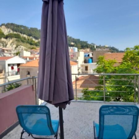 Bright Top Floor Apartment! Закинтос Экстерьер фото