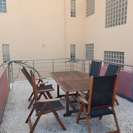 Bright Top Floor Apartment! Закинтос Экстерьер фото