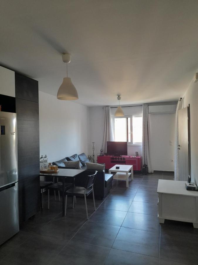 Bright Top Floor Apartment! Закинтос Экстерьер фото