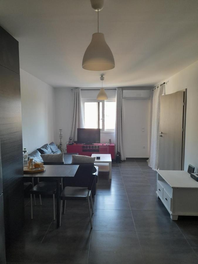 Bright Top Floor Apartment! Закинтос Экстерьер фото